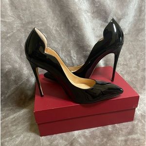 Size 10.5 Black leather pumps